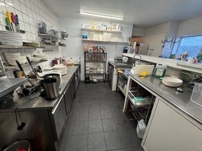 19 Cliff Ter, Margate to rent Interior Photo- Image 2 of 8