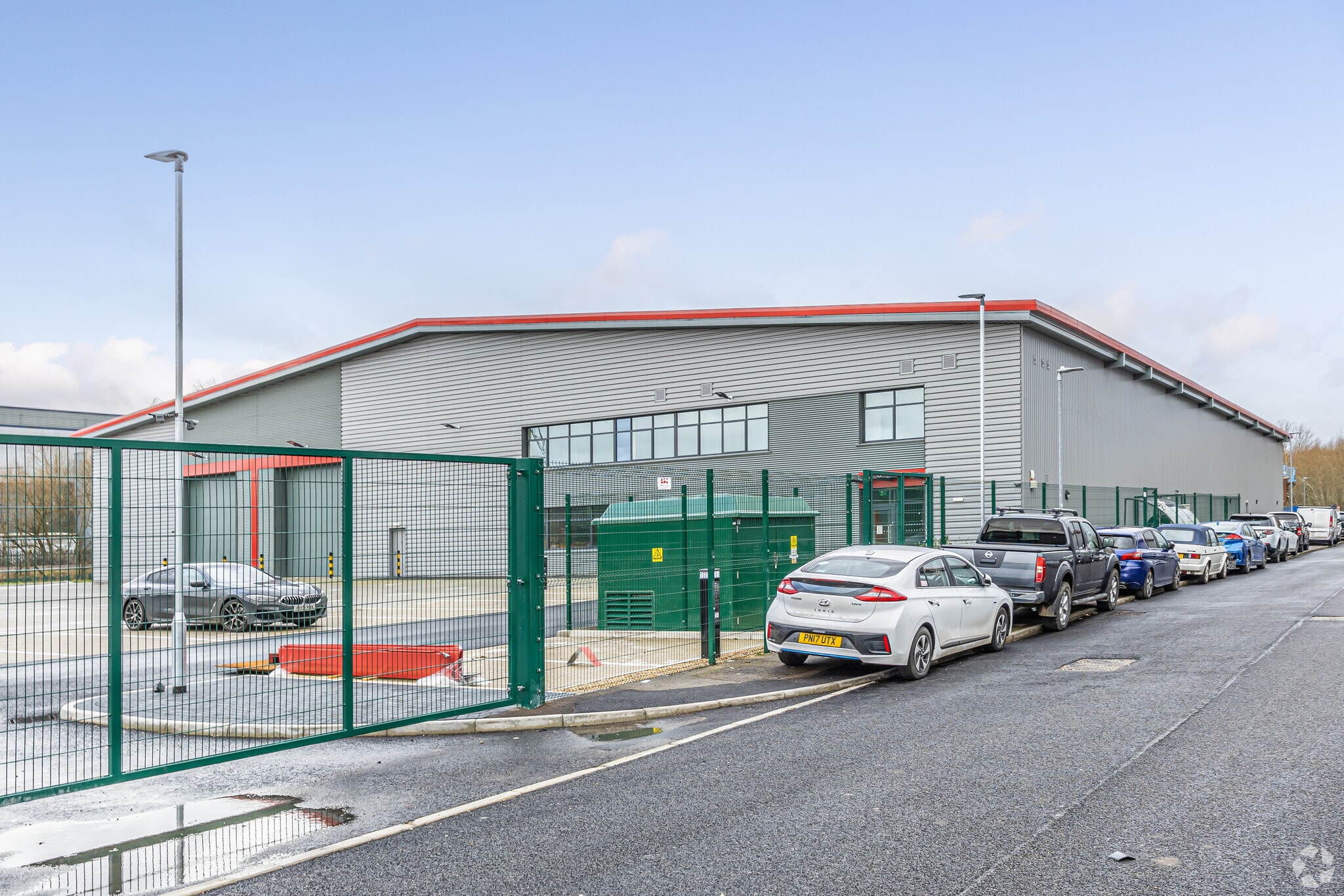 Bingley Rd, Hoddesdon to rent Primary Photo- Image 1 of 3