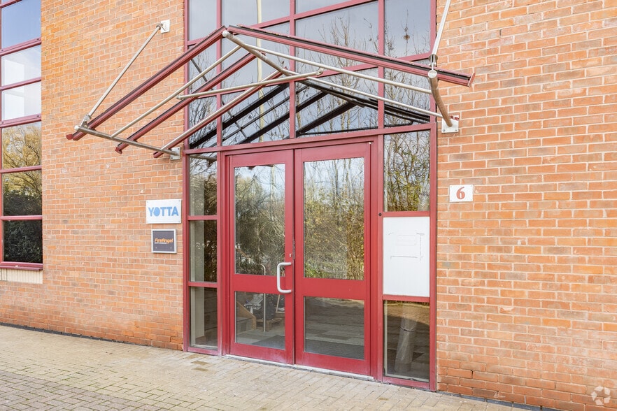 Davy Way, Quedgeley to rent - Building Photo - Image 2 of 3