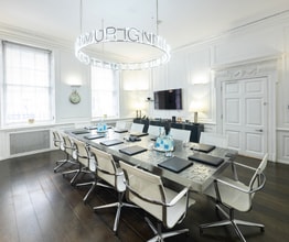 59-60 Grosvenor St, London to rent Interior Photo- Image 2 of 5