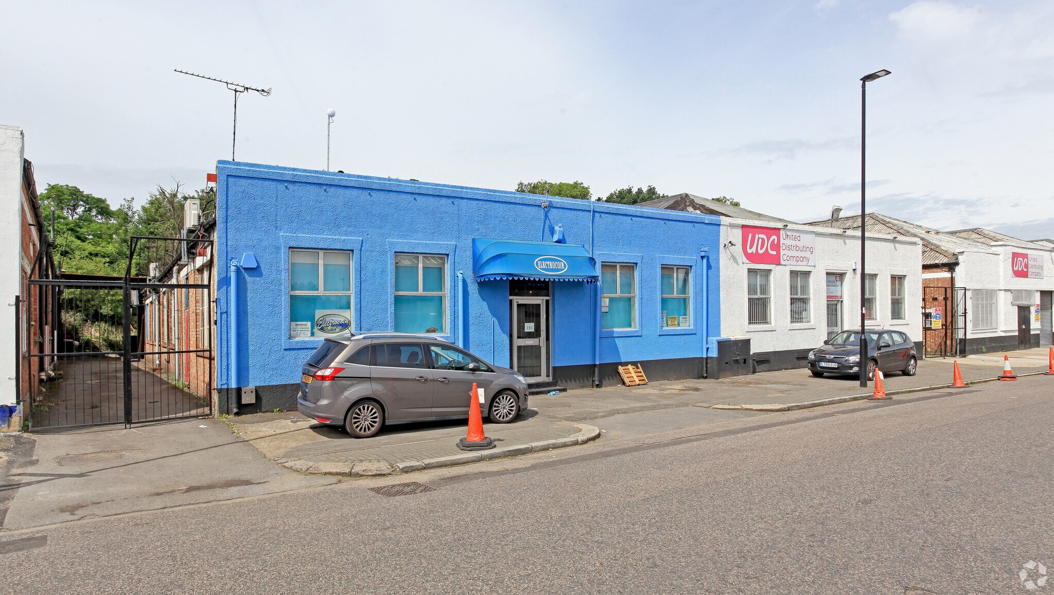 181 Park Ave, London for sale Primary Photo- Image 1 of 1