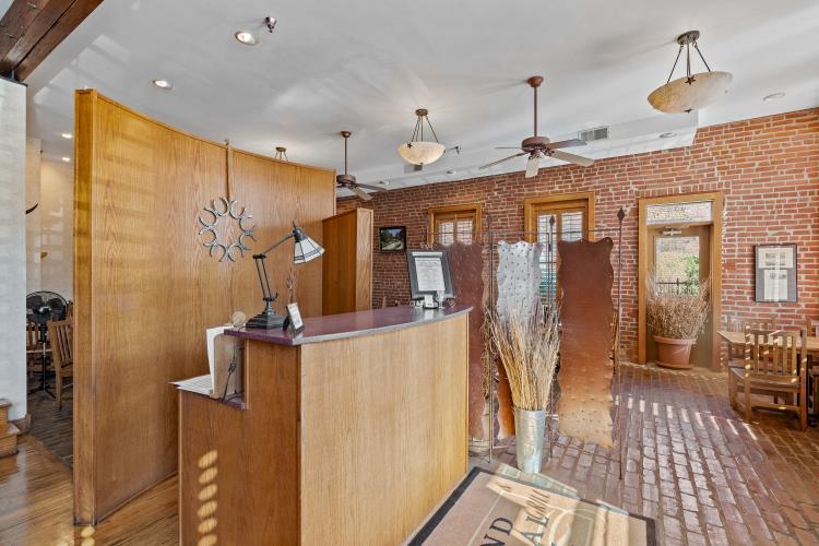 215 Broadway St, Cottonwood Falls, KS for sale - Interior Photo - Image 3 of 40