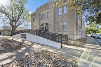 111 E 27th St, Bryan, TX for rent Building Photo- Image 1 of 7