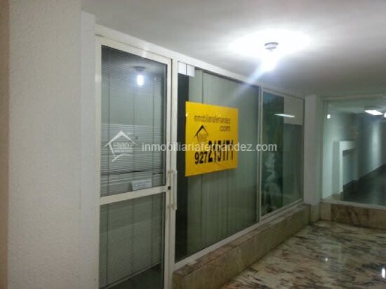 Retail in Cáceres, Cáceres to rent - Interior Photo - Image 2 of 2