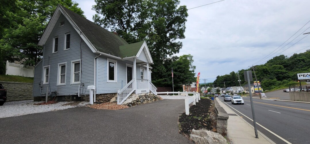 521 Chase Ave, Waterbury 06704 UK