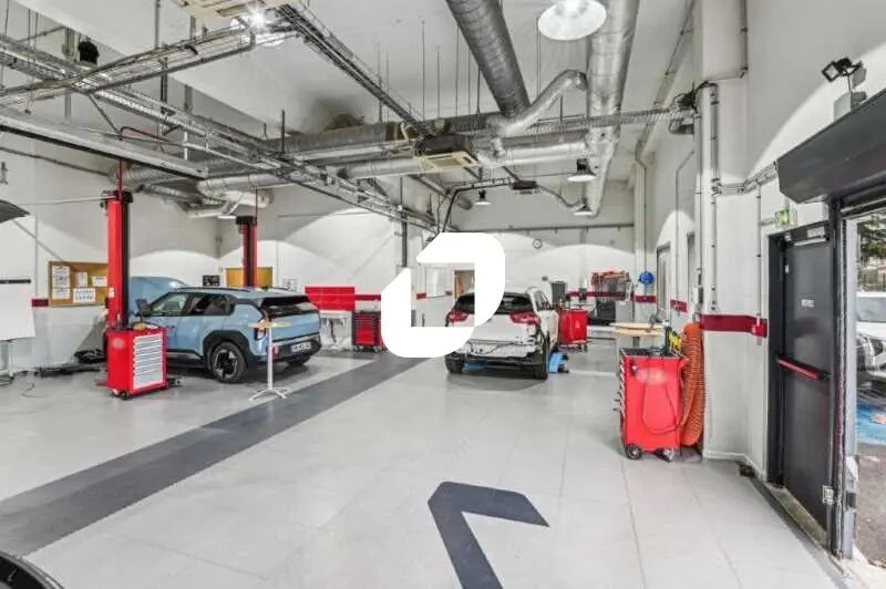 Light Industrial in Nanterre to rent - Building Photo - Image 2 of 12