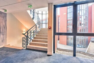 1 Rue James Joule, Guyancourt to rent Interior Photo- Image 2 of 4