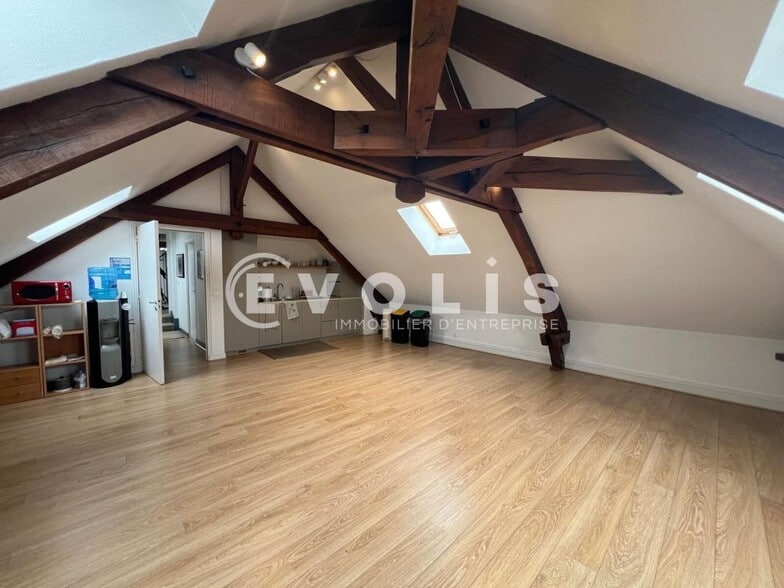 Office in Limours for sale - Building Photo - Image 2 of 32