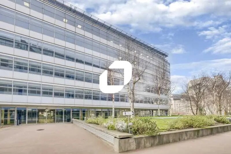 140 Avenue Jean Lolive, Pantin to rent - Building Photo - Image 2 of 27