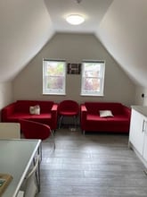 Portsmouth Rd, Esher to rent Interior Photo- Image 1 of 2