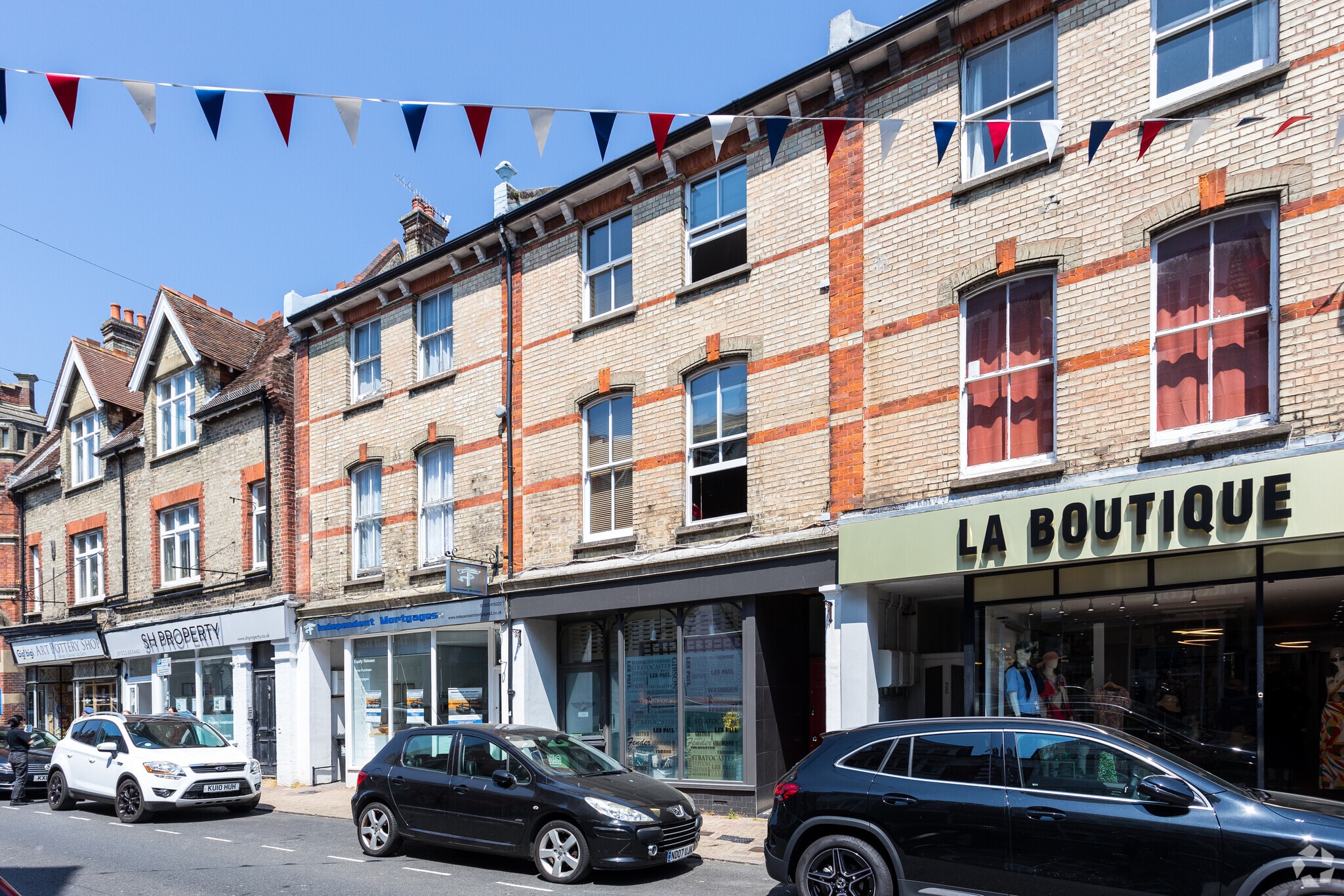 33 South St, Eastbourne to rent Primary Photo- Image 1 of 3