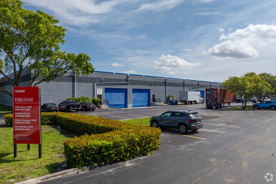 1600 NW 159th St, Miami, FL to rent - Building Photo - Image 2 of 6