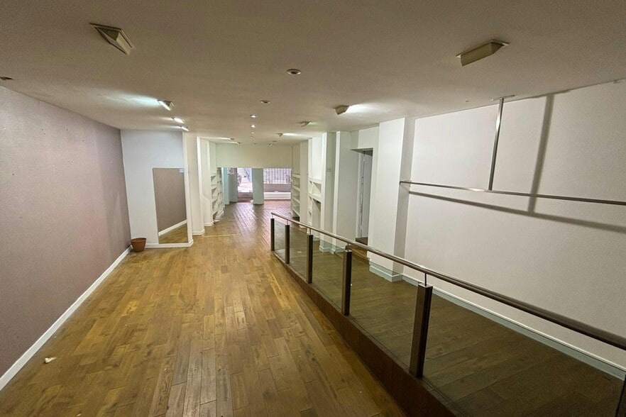 17 Bank St, Kilmarnock to rent - Interior Photo - Image 3 of 4