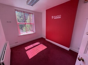 158 Millbrook Rd E, Southampton to rent Interior Photo- Image 1 of 5