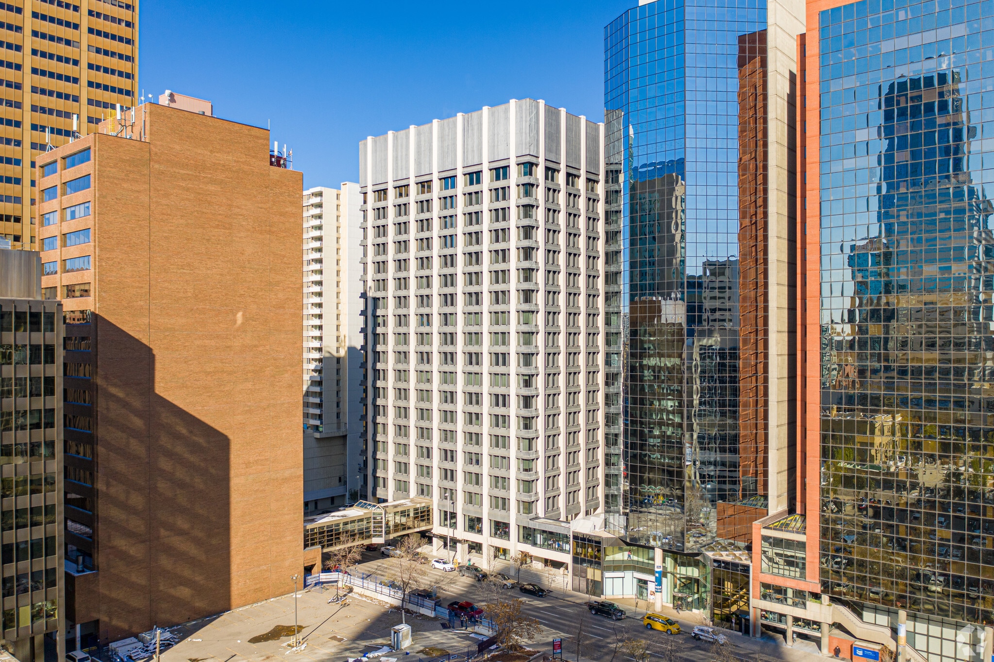 540 5th Ave SW, Calgary, AB to rent Building Photo- Image 1 of 2