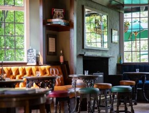 130-132 Hersham Rd, Walton On Thames to rent Interior Photo- Image 1 of 3