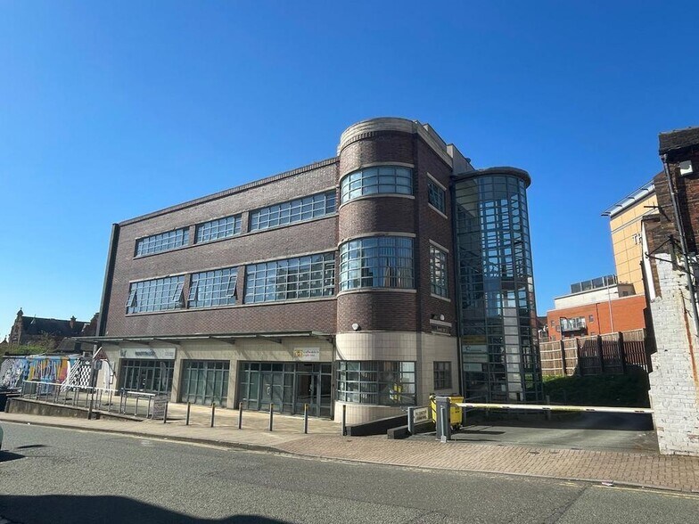 12 Albion St, Stoke On Trent to rent - Building Photo - Image 2 of 37