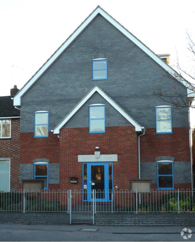 Macaulay Rd, Broadstone, BH18 8AS Manor House UK