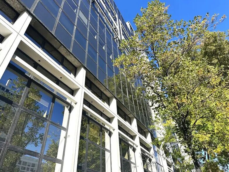 Office in Lyon to rent - Building Photo - Image 2 of 7