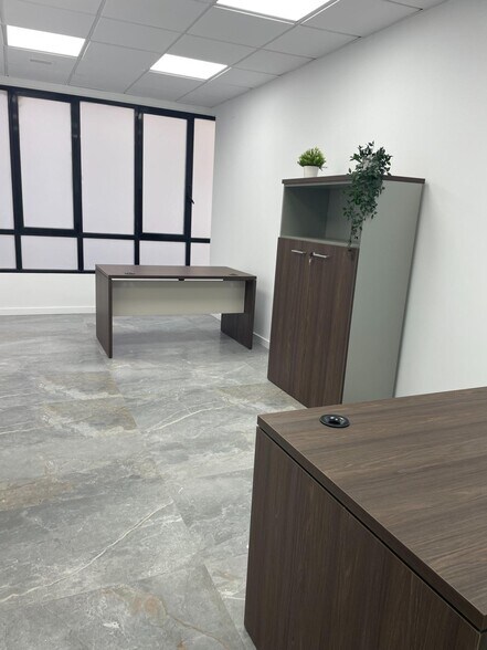 Office in València to rent - Building Photo - Image 2 of 18