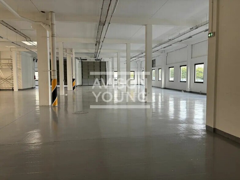 Light Industrial in Gennevilliers to rent - Building Photo - Image 2 of 6