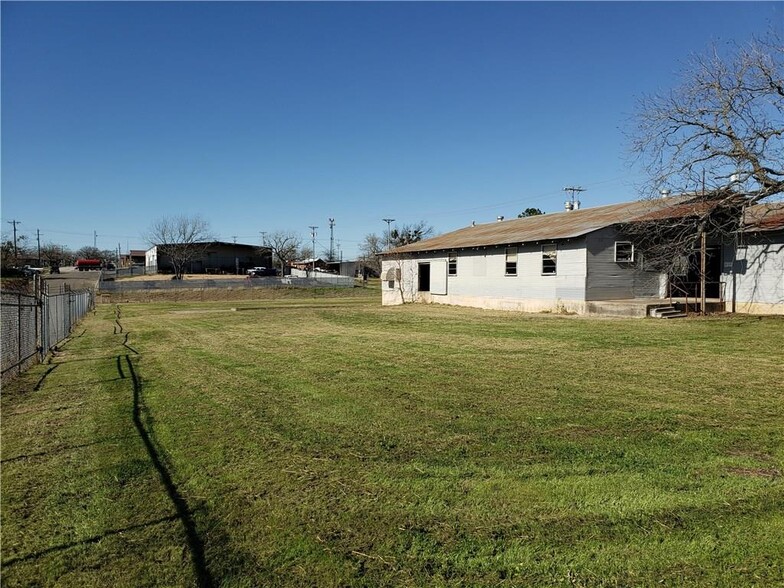 185 S Titus St, Giddings, TX for sale - Building Photo - Image 3 of 27