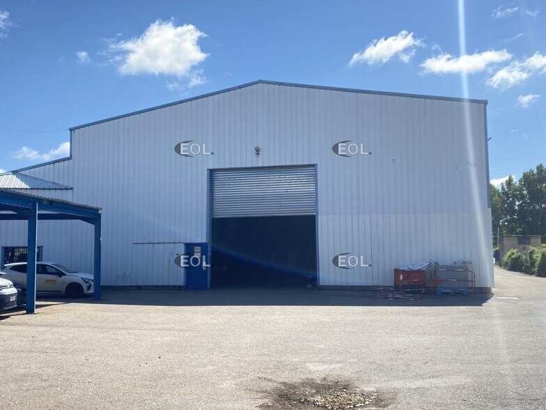 Light Industrial in Vaulx-en-Velin to rent - Building Photo - Image 2 of 15