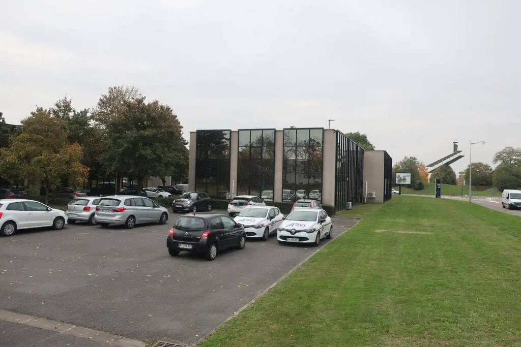 Location Bureaux 120 m² - Photo 1