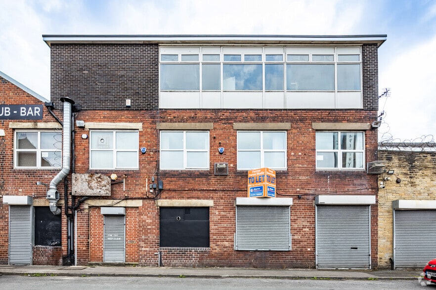 Factory St, Bradford to rent - Building Photo - Image 3 of 4