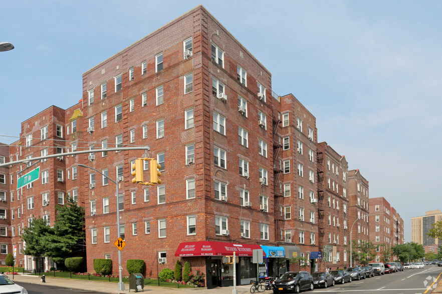 115-10 Queens Blvd, Forest Hills, NY for sale - Primary Photo - Image 1 of 1