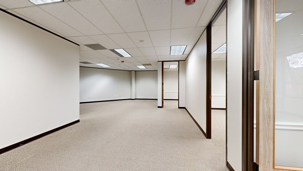 2500 Fondren Rd, Houston, TX to rent - Matterport 3D Scan - Image 3 of 21