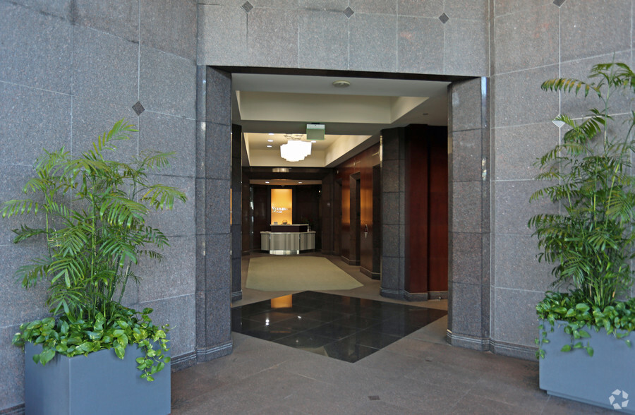 7650 W Courtney Campbell Cswy, Tampa, FL for rent - Lobby - Image 3 of 30