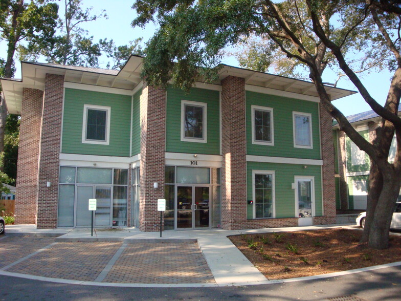 1417 Stuart Engals Blvd, Mount Pleasant, SC for rent - Building Photo - Image 1 of 6