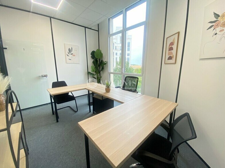 Office in Chessy to rent - Interior Photo - Image 3 of 6