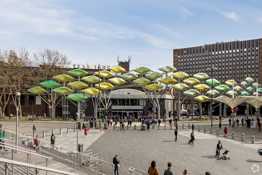 Broadway, London to rent - Building Photo - Image 3 of 5