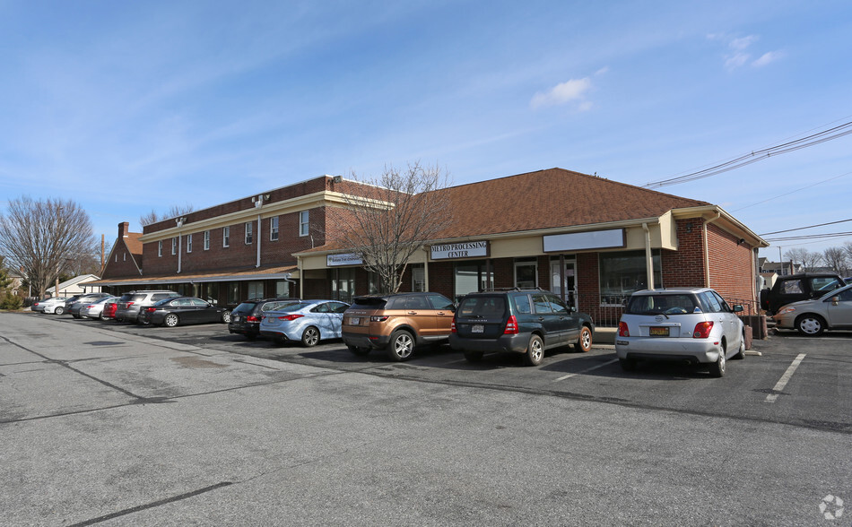 20010 Fisher Ave, Poolesville, MD for rent - Primary Photo - Image 1 of 9