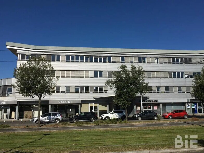 Office in Mérignac to rent - Building Photo - Image 2 of 9