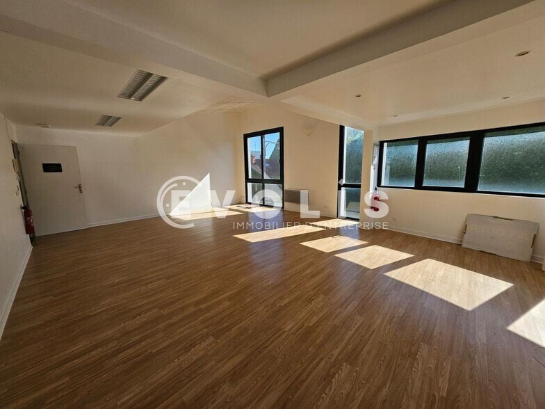 Office in Chatenay Malabry to rent - Interior Photo - Image 2 of 10
