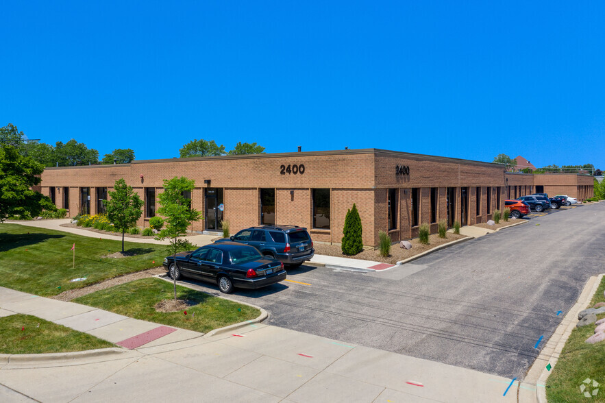 2400 Hassell Rd, Hoffman Estates, IL for rent - Building Photo - Image 2 of 6