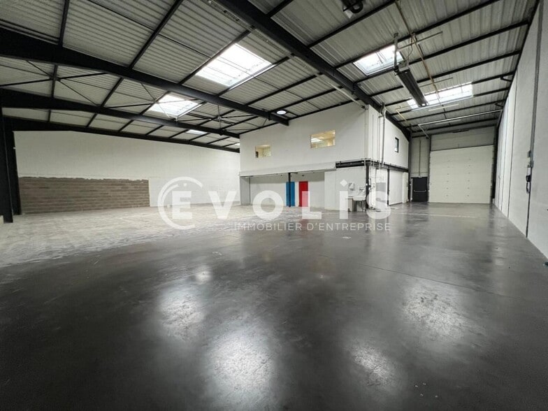 Light Industrial in Vénissieux to rent - Interior Photo - Image 3 of 12