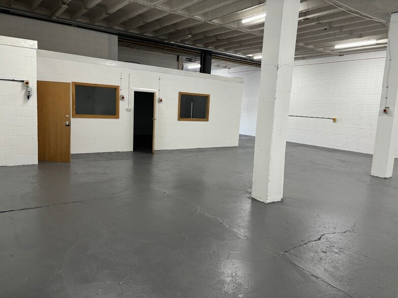 42 Bone Ln, Newbury to rent - Building Photo - Image 3 of 10