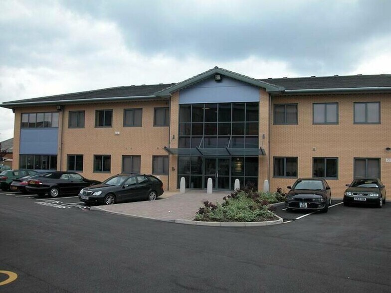 Atlantic St, Altrincham to rent - Building Photo - Image 3 of 11