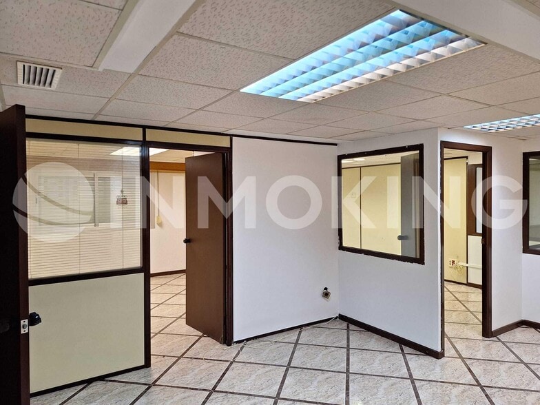 Office in València, Valencia to rent - Interior Photo - Image 3 of 6