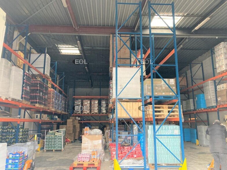 Light Industrial in Bondoufle to rent - Building Photo - Image 1 of 13