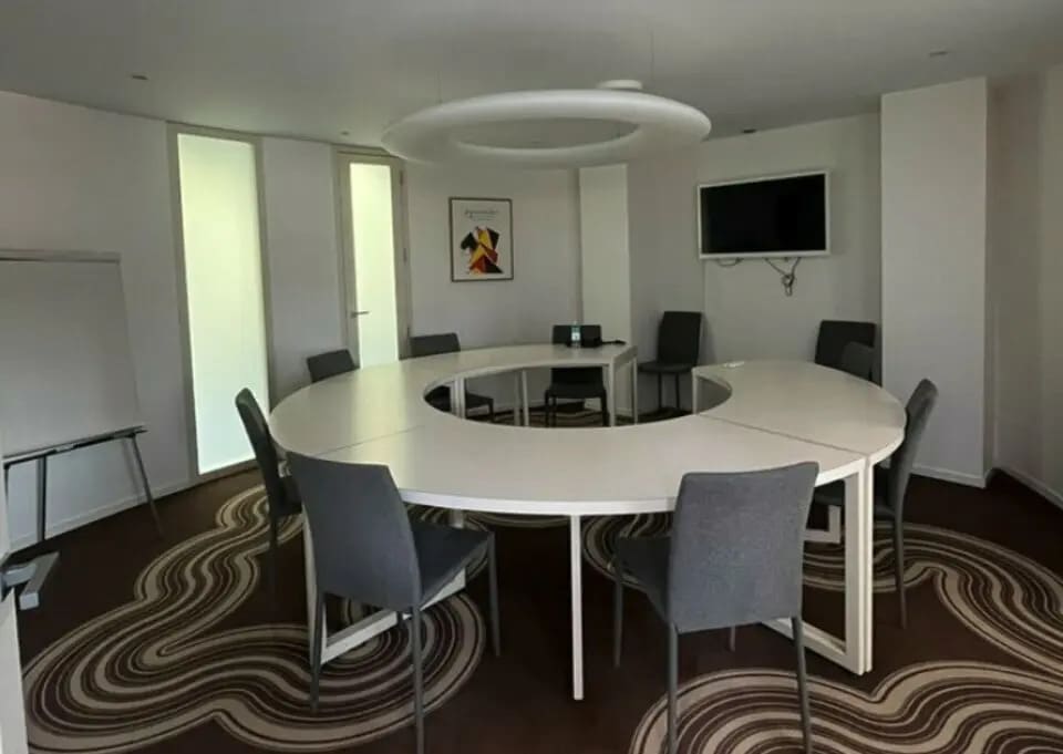 Office in Lyon for sale Interior Photo- Image 1 of 5