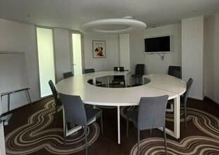 Office in Lyon for sale Interior Photo- Image 1 of 5