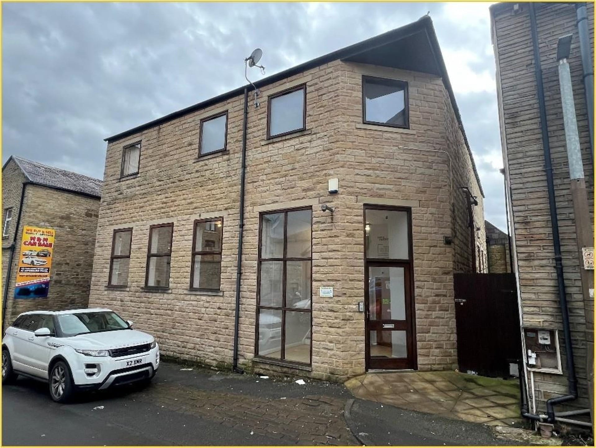 2 Common Rd, Huddersfield to rent Primary Photo- Image 1 of 2