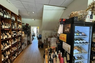 36 Kings Rd, Shalford to rent Interior Photo- Image 2 of 3