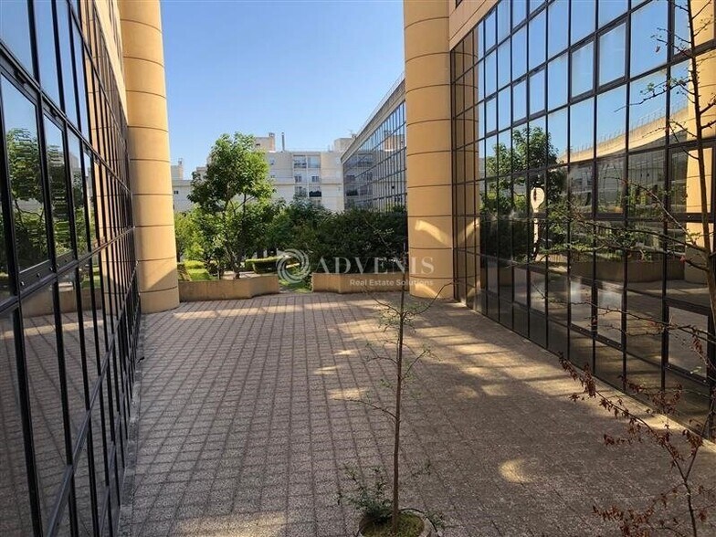 Office in Lognes to rent - Building Photo - Image 2 of 8