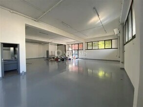 Light Industrial in Nanterre to rent Interior Photo- Image 1 of 6